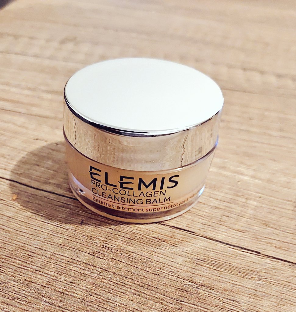 SLfarh's tweet photo. Le Baume Nettoyant Pro-Collagen d'@Elemis nourrit et nettoie en profondeur pour laisser la peau douce et souple.
Il peut également être utilisé comme masque riche et relaxant.
Merci @Elemis
#ProCollagen
#CleansingBalm
#Elemis
#BaumeTraitementSuperNettoyant https://t.co/WdOXAyurfx
