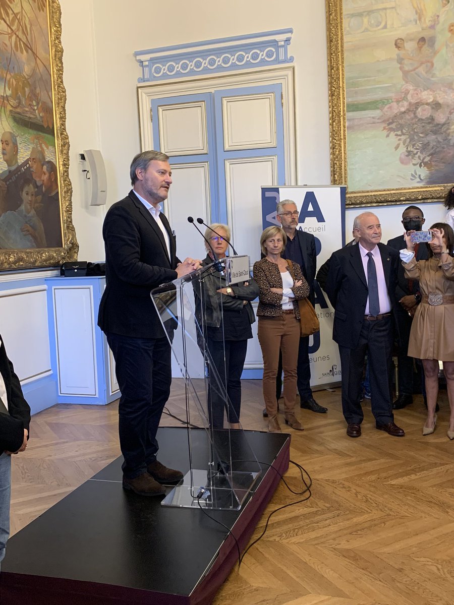SachaGaillard's tweet photo. 📌 Remise des Prix du Civisme ce soir aux jeunes de l’@APAJ_St_Cloud. Une très belle récompense pour saluer le très bel engagement de ces jeunes. « La jeunesse est une religion dont il faut toujours finir par se convertir » - André Malraux. @VilleSaintCloud https://t.co/aRq1aVfVig