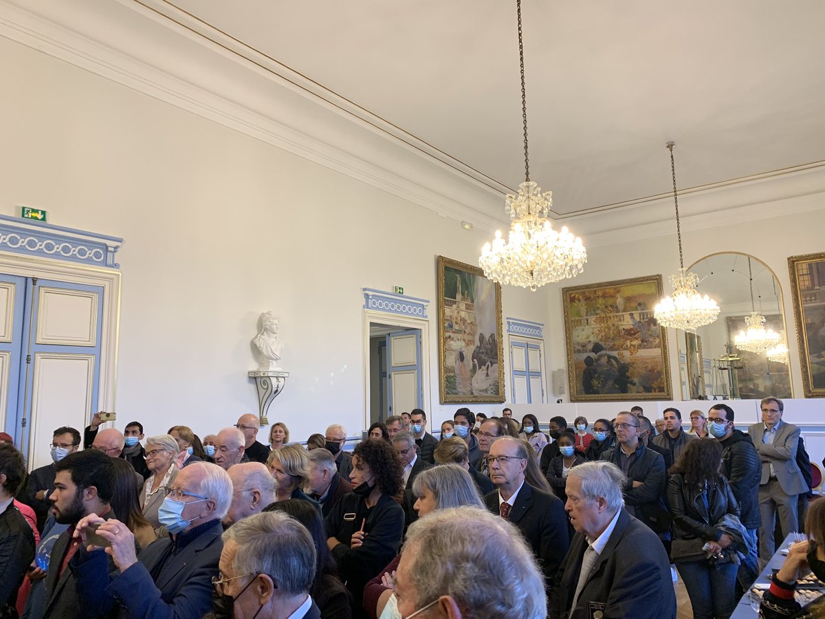 SachaGaillard's tweet photo. 📌 Remise des Prix du Civisme ce soir aux jeunes de l’@APAJ_St_Cloud. Une très belle récompense pour saluer le très bel engagement de ces jeunes. « La jeunesse est une religion dont il faut toujours finir par se convertir » - André Malraux. @VilleSaintCloud https://t.co/aRq1aVfVig