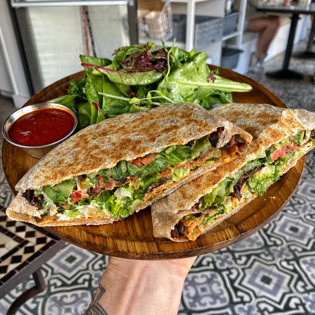RT if you’d devour this vegan Crunchwrap with mushroom carnitas.