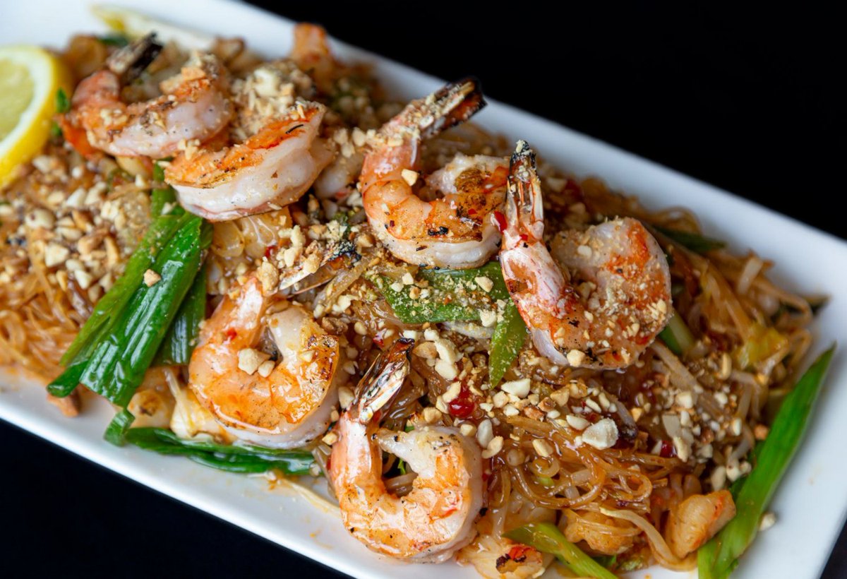 Need a break form those Turkey and Ham leftovers? 
We are open our regular hours  today at both of our locations, We look forward to serving you! 
#yegFood #yegdt #yegOliver #yeg124street 
#YegHotels #ExploreEdmonton