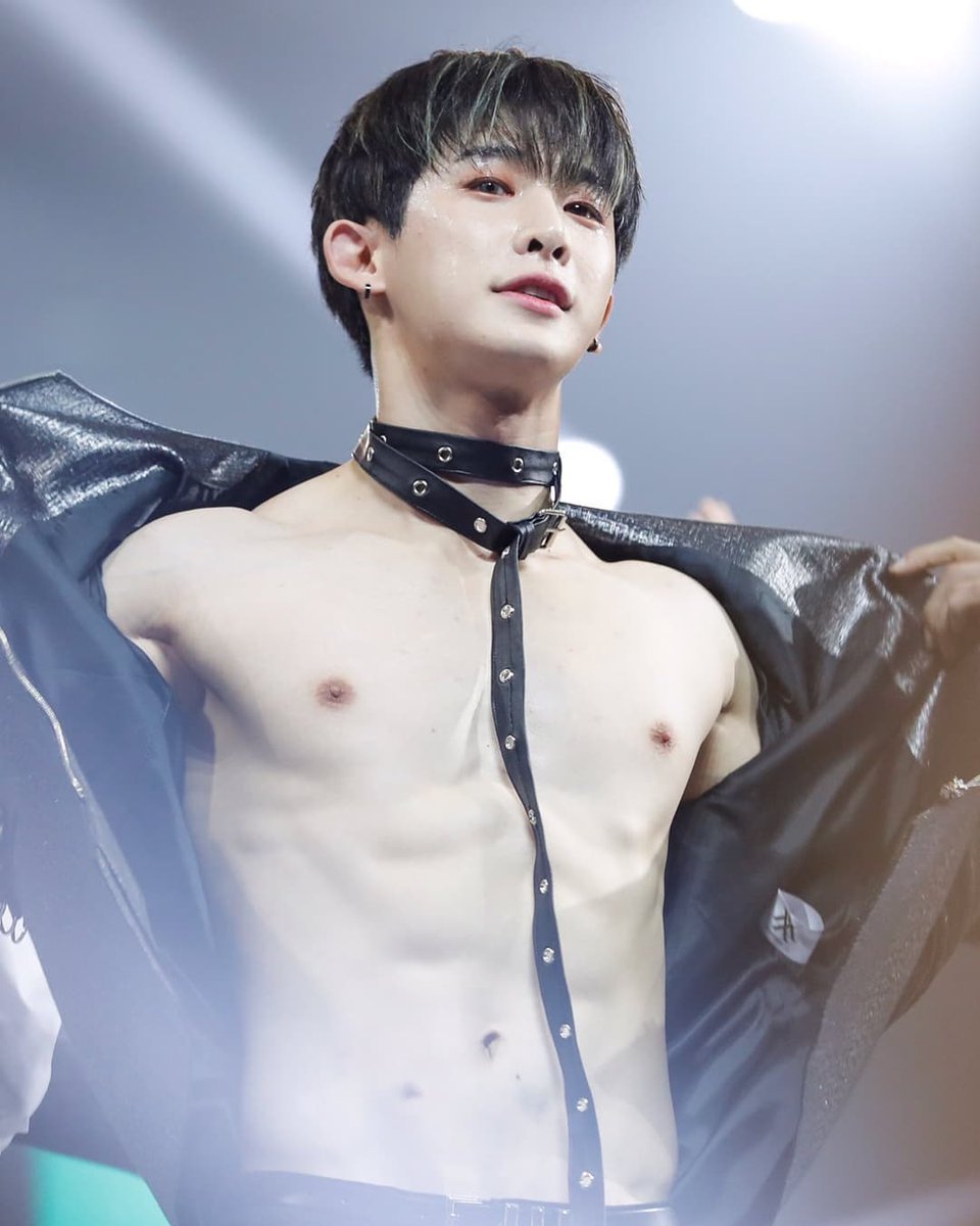 KpopAbs28's tweet photo. Infinite Sungyeol and Wonho.
Who's abs is your favorite? 
#INFINITE #SUNGYEOL #WONHO #kpopabs #oppa https://t.co/wYBLyfrg3H