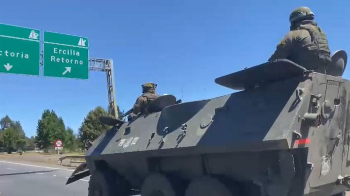 Piñera consiente a los camioneros y los premia por bloquear caminos: Gobierno prepara decreto para Estado de Emergencia en la Macrozona Sur
La decisión la tomaría mañana martes y abarcaría las provincias de la región de la Araucanía y Arauco en el Biobío por un plazo de 15 días.