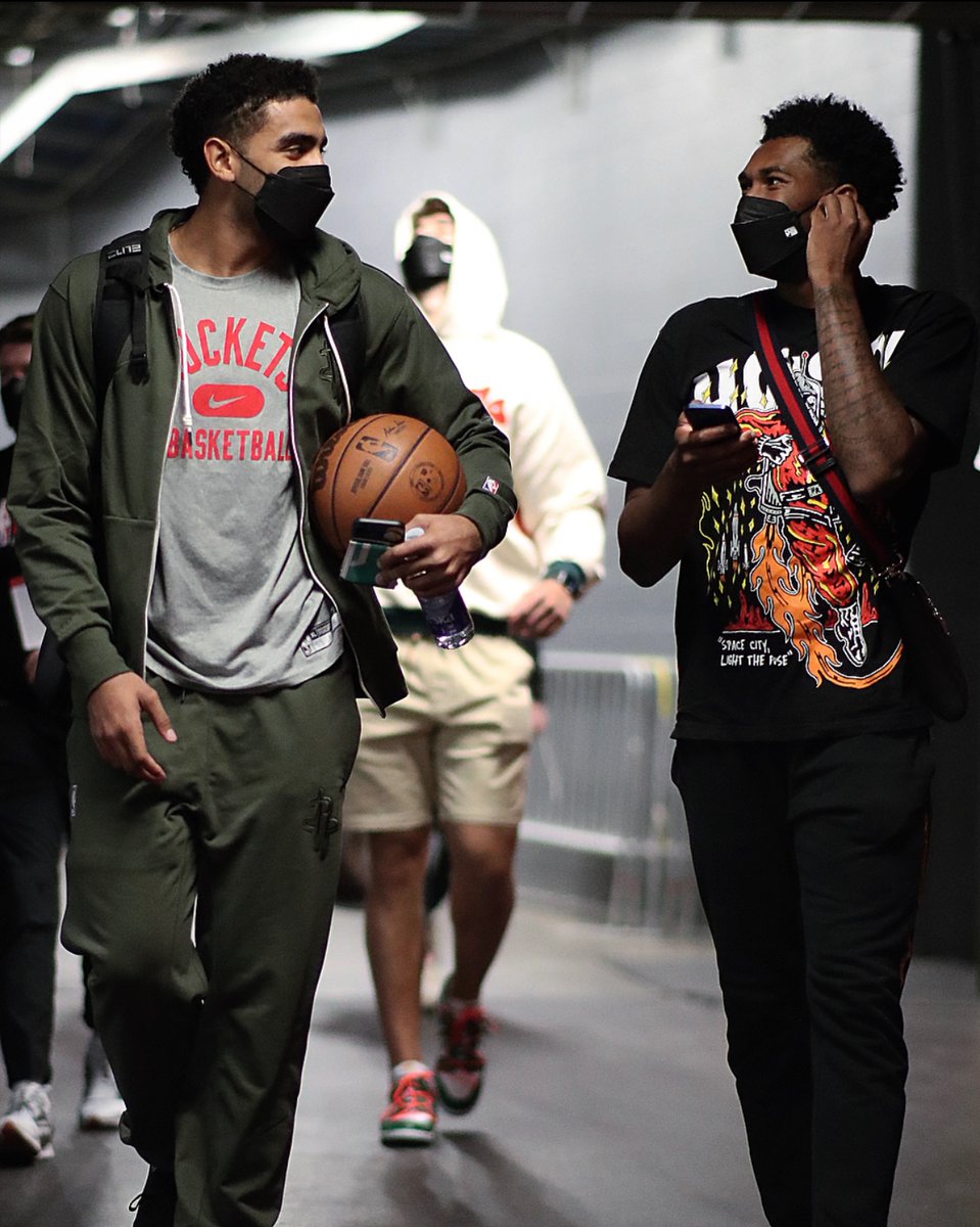 HoustonRockets's tweet image. Hoodie szn. 🥶

@MichelobULTRA | #ULTRADrip