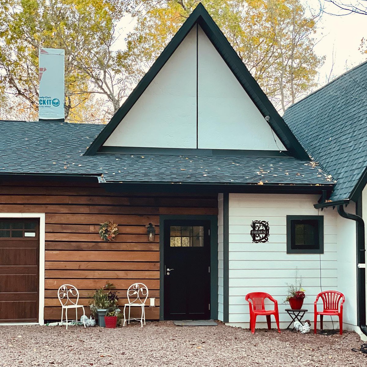 DahlConstructio's tweet photo. Does it look like something is missing? Maybe those crazy contractors and architects forgot the siding should lap! Actually, this rain screen application provides numerous benefits in moisture management and energy efficiency! @csdesignengineering @dahlconstructionco https://t.co/OmLxC0ukfk