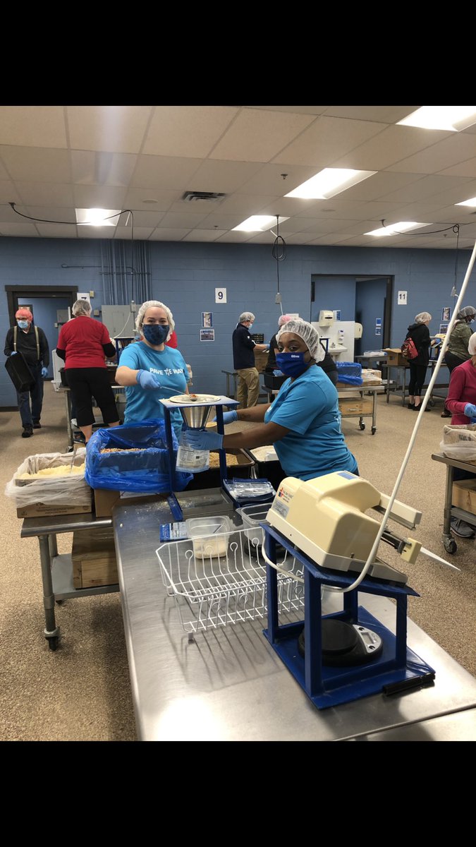 med7683's tweet photo. The Roseville team at @HiwayCU spent the morning packing food at Feed My Starving Children. #CUForward https://t.co/CeCx3cH4WR
