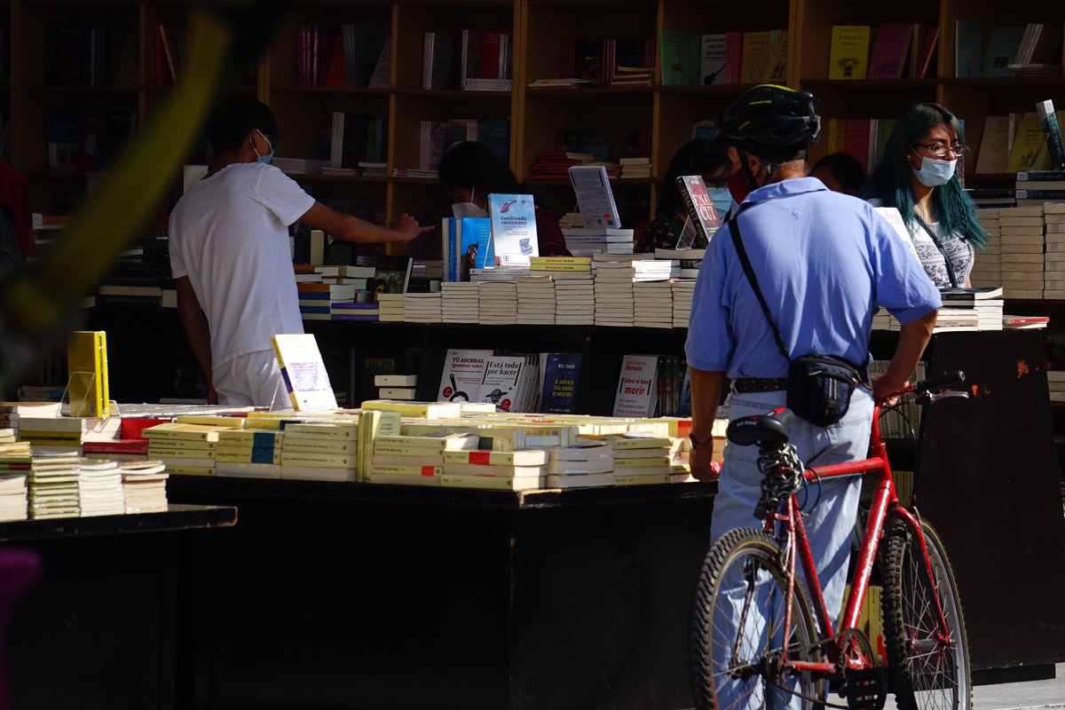 CulturaCiudadMx's tweet photo. ¡Recuerda! Si vienes en bici también tienes libre acceso a la @FILZocalo 

#CáeleALaFILZócalo #FILZócalo2021 https://t.co/Su1k8Khdds