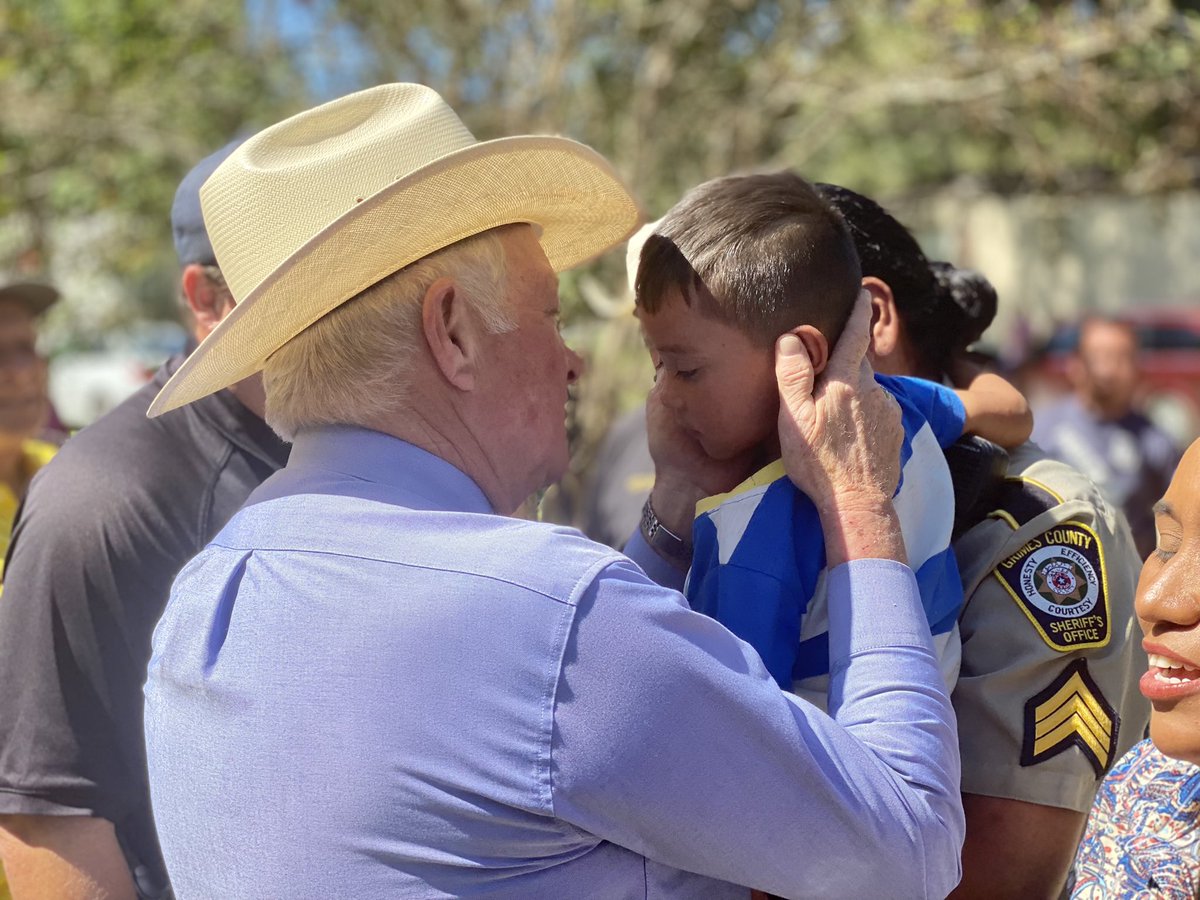 marcusmoore's tweet photo. Moving Moment: After leading a urgent 4 day search Grimes County Sheriff Don Sowell told 3yo Christopher that he loves him and he’s now part of the family. #ChristopherRamirez #childfound @ABCWorldNews https://t.co/yRsyQN1nJ7