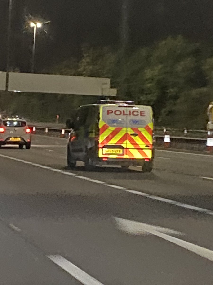 therobster91's tweet photo. @PoliceScotland no break lights 👀 https://t.co/9XCzF3jb9V