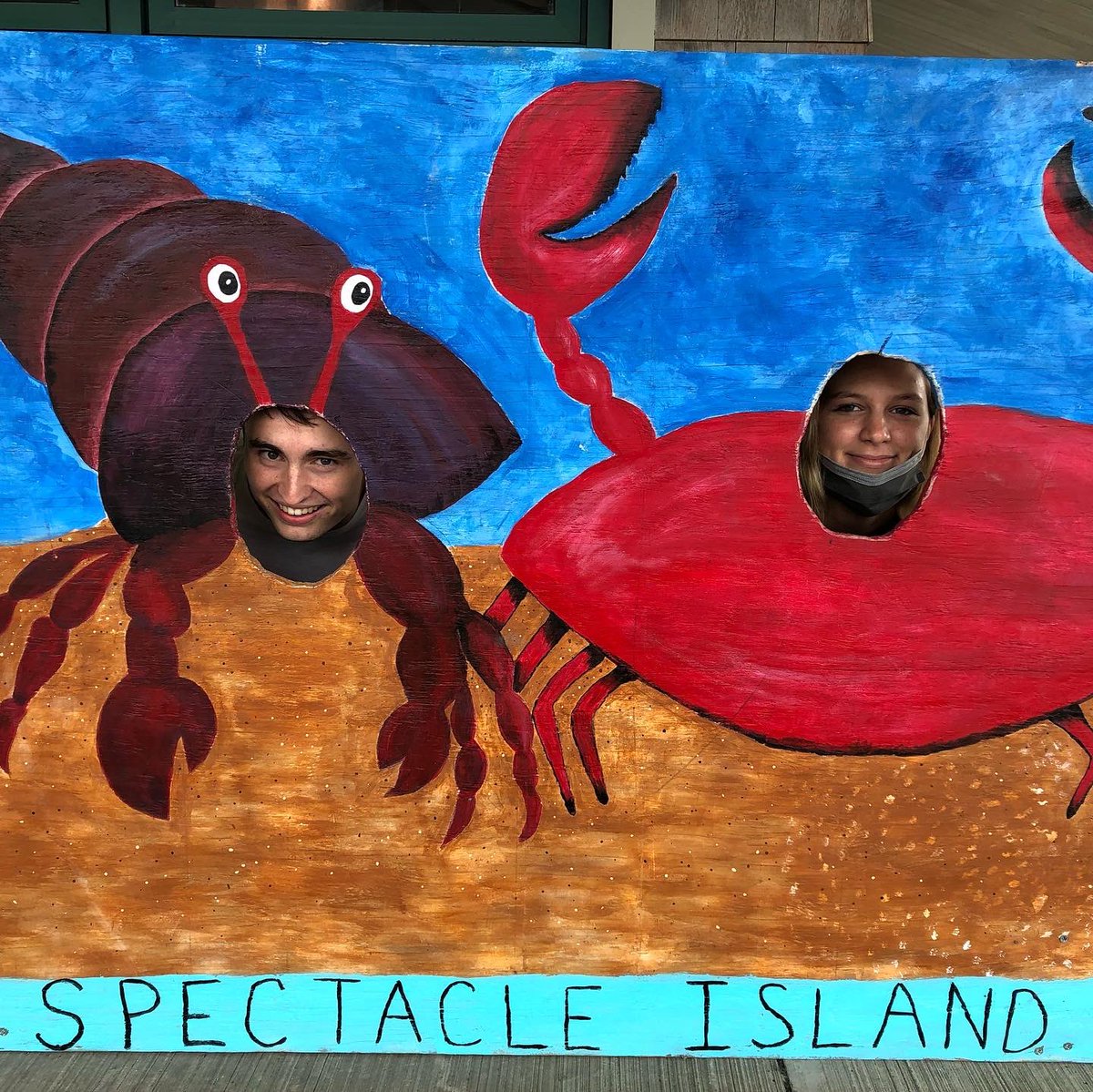 TheNUinProgram's tweet image. Living in Boston in the fall = endless adventures! Our students have been island hopping🏝, donut snacking🍩, apple picking🍎, and pumpkin carving🎃! #NUin2021