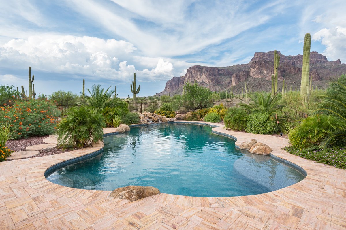 calpool's tweet image. Wanna Get Away? We see Southwest is trending &amp;amp; all we can think of is spending the afternoon by this CPL Pool 🌵#southwest #azcustompool #azpoolbuilder
