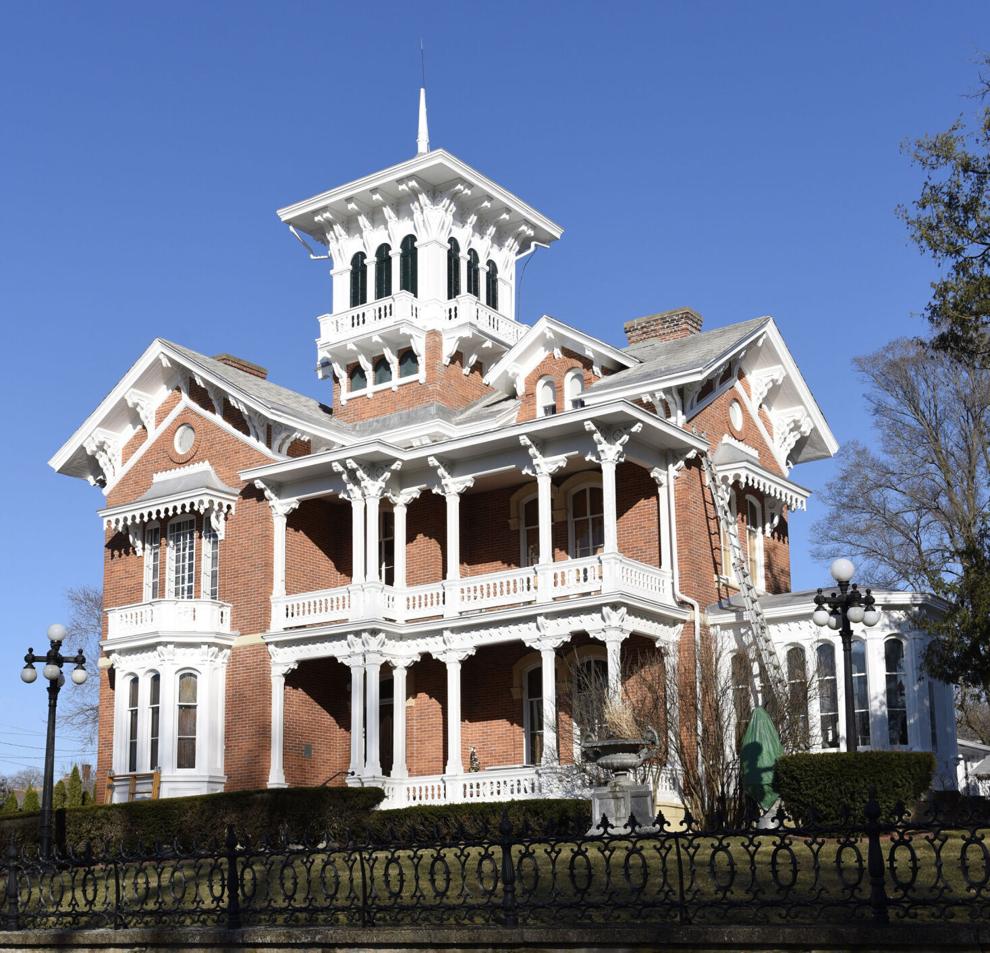 Plan a fall trip and <a href="/VisitGalenaOrg/">VisitGalena.org</a> <a href="/TheGalenaTerr/">The Galena Territory</a>! #Galena on list of "3 Midwest Desinations for Fall Road Trip."  The scenic route offers a ton of fall leaf peeping! via <a href="/StarTribune/">The Minnesota Star Tribune</a> strib.mn/3BgePFd 
#falltrip #fallfoliage #fallcolors #eagleridge #eagleridgeresort