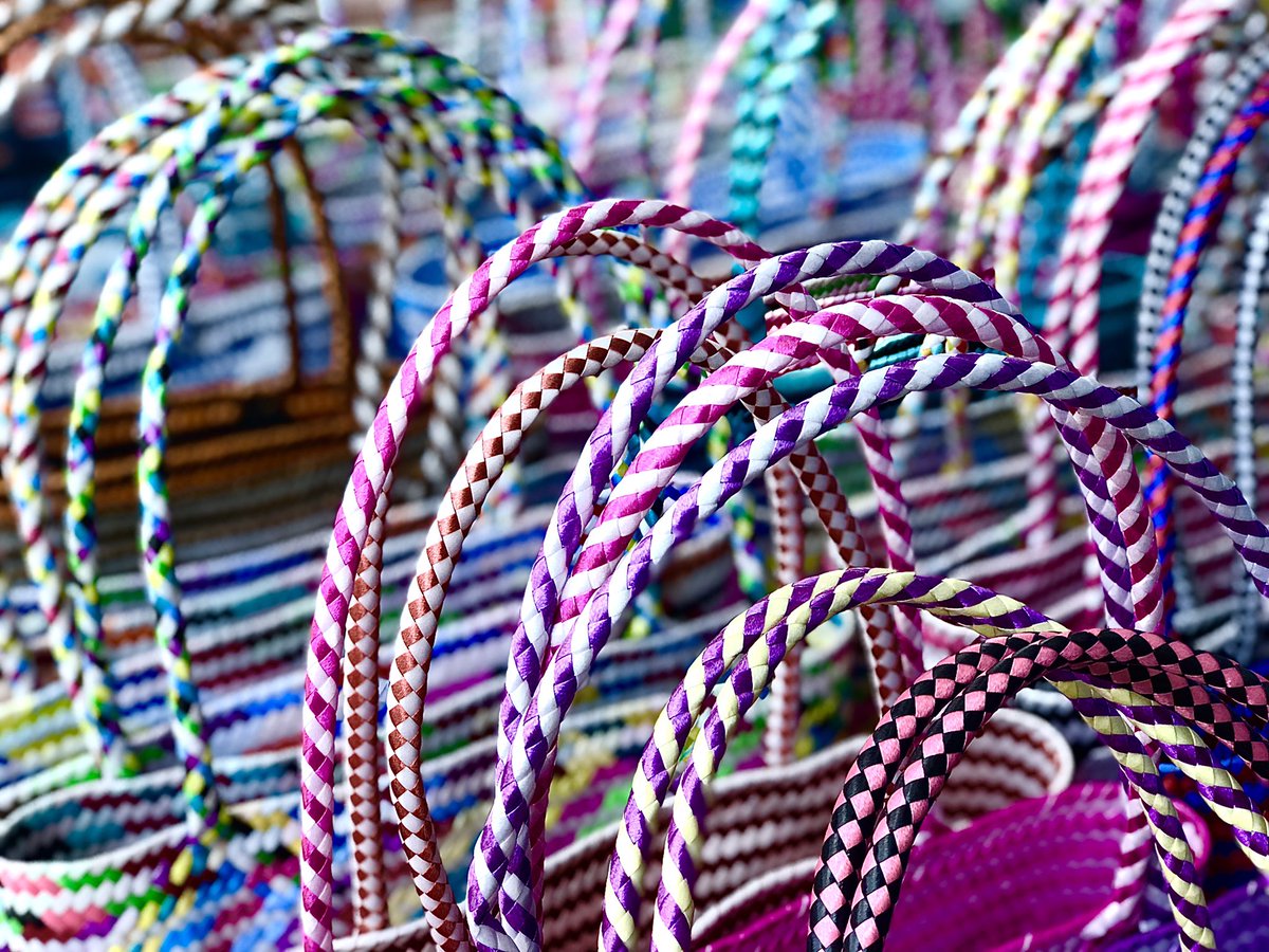 hernan_osorio's tweet image. #vendimiacallejera de #bolsastejidas y #coloridas por #gobernadores y/o #vicenteguerrero en #Cuernavaca…