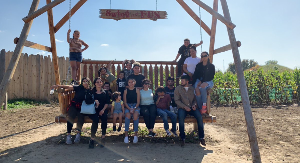 Sosabyblood's tweet photo. There it is our favorite fall activity π§‘#valaspumpkinpatch @ValasPumkinPtch https://t.co/zHDLkQQDnG
