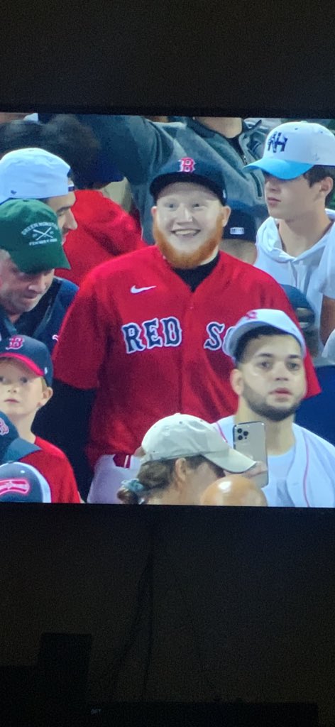 JPark3rFL's tweet photo. This dude is in Full Uniform, baseball pants and belt… Verdugo lookalike… almost have to respect how creepy it is #DirtyWater #Soxin4
@ColeyMick @Steve_Perrault @Jared_Carrabis @Section10Pod https://t.co/kvfbVeBbkd