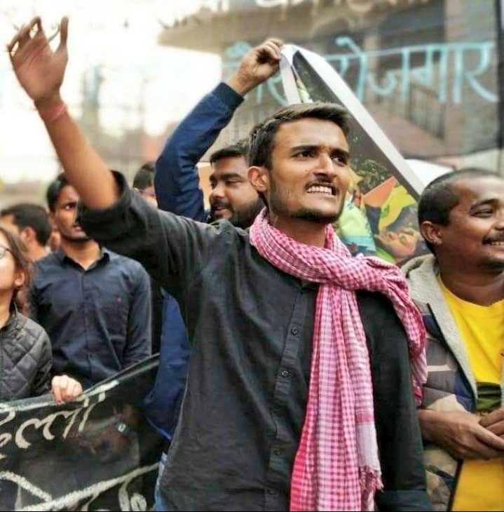 Samajwadi_suraj's tweet photo. बनारस हिन्दू विश्विद्यालय के छात्र लखीमपुर हत्याकांड पर विरोध प्रदर्शन पर , उत्तर प्रदेश पुलिस ने दर्ज किया केस !!
छात्रों को परेशान करना बंद करें...
छात्र एकता जिन्दाबाद...🇮🇳
@irajabhishek @yadavakhilesh @ManojSinghKAKA @ARajesh_SP https://t.co/i2Yrk3tcFm