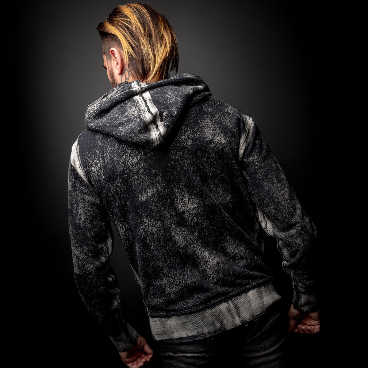 wornstar's tweet photo. Fall is in the air, do it in Rock N Roll style with Wornstar!
https://t.co/gLEjVLSY0w
#wornstar #wornstarclothing #rocknrollfashion #streetstyle #unisex #hoodies #graphichoodie #zipuphoodies #fallfashion #fallwear #rockergear #livelifeloud https://t.co/Vn2lWdHnIE