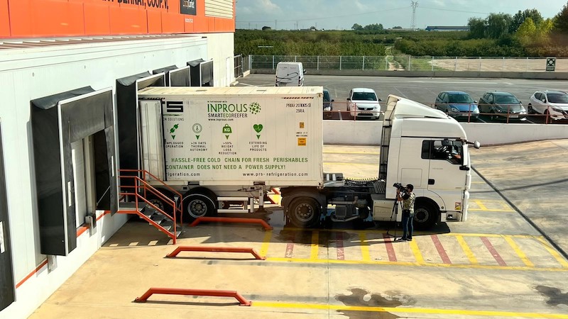 REVISTAFYH's tweet photo. De #Carlet a #París: los #caquis de @Bouquet_es viajan en un #contenedor inteligente https://t.co/H9ffTjgLo5 #frutas #SmartEcoReefer #ProyectoTRAILS #Perpignan #SaintCharles @INPROUS https://t.co/q3nIm1SVd2