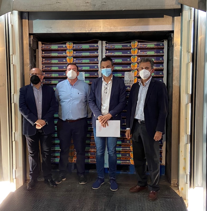 REVISTAFYH's tweet photo. De #Carlet a #París: los #caquis de @Bouquet_es viajan en un #contenedor inteligente https://t.co/H9ffTjgLo5 #frutas #SmartEcoReefer #ProyectoTRAILS #Perpignan #SaintCharles @INPROUS https://t.co/q3nIm1SVd2