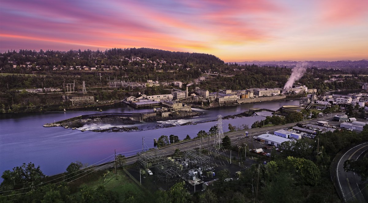 robbinsdrones's tweet photo. Oregon City, from above #WillametteRiver #On1Pics #PhotoArt https://t.co/eQRV6hBiMl