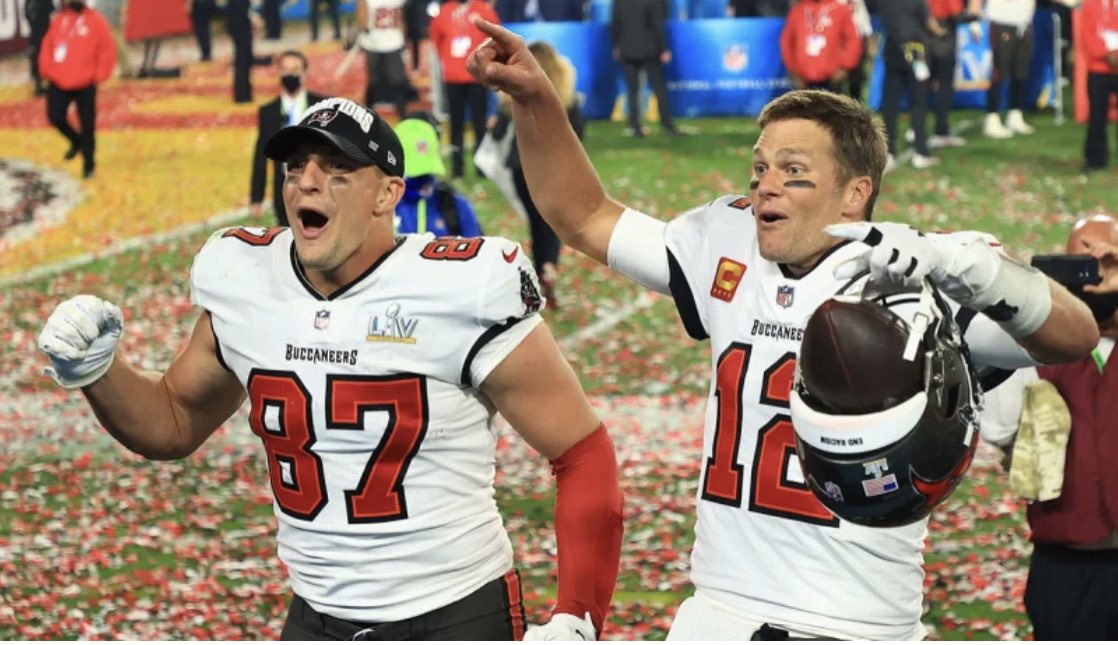 EscoNFT's tweet photo. Would you buy an autograph NFT off Tom Brady and Rob Gronkowski?

NFL ➡️ NFT ➡️🚀🌙💎??? 

#NFT #NFTCommunity #NFL https://t.co/TvpuUQ8esv