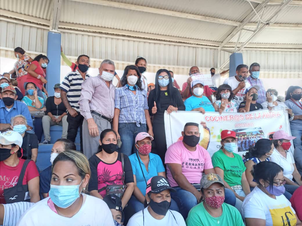 Municipioinfant's tweet photo. Sector educativo presente en la juramentación del comando de Campaña Infante #EducacionTieneConQue @josemvasquez @MPPEDUCACION @GuaricoZonaEduc @RiveroJilberto2 https://t.co/lXWHd2Batz