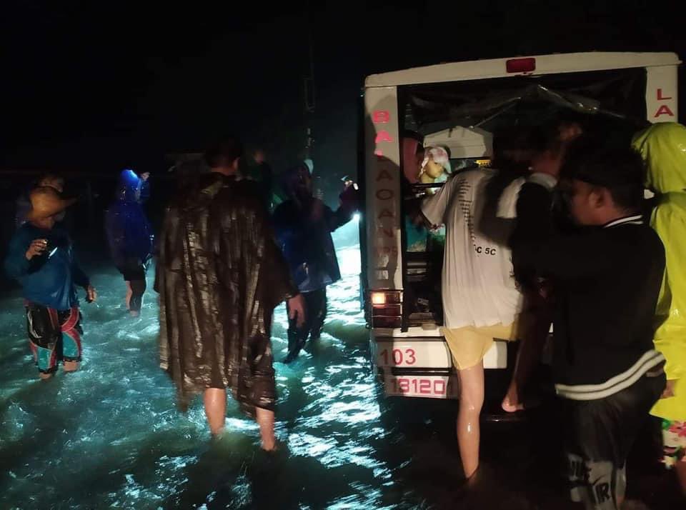 hallowtj's tweet photo. La Union is crying painfully now. Lord, hear our voices. This is the time we need You the most and we know You will not fail us. #ElyuNeedsHelp #launionneedshelp #Maringph #CagayanNeedsHelpAgain https://t.co/I1qOzopaub