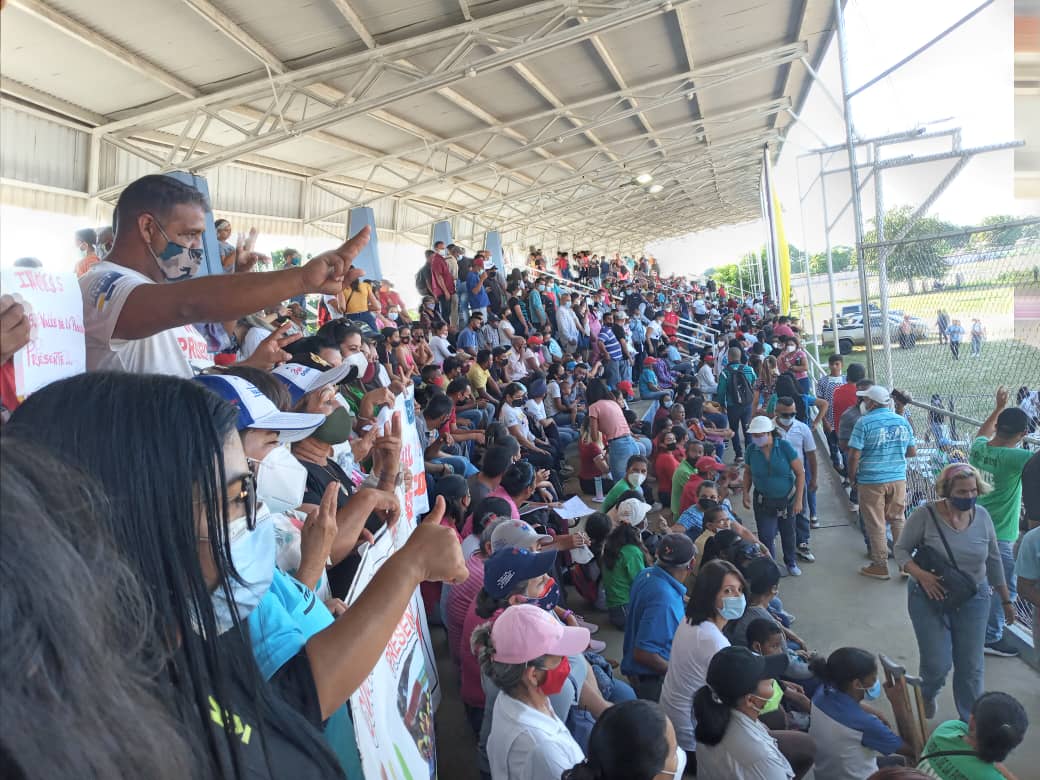 Municipioinfant's tweet photo. Sector educativo presente en la juramentación del comando de Campaña Infante #EducacionTieneConQue @josemvasquez @MPPEDUCACION @GuaricoZonaEduc @RiveroJilberto2 https://t.co/lXWHd2Batz