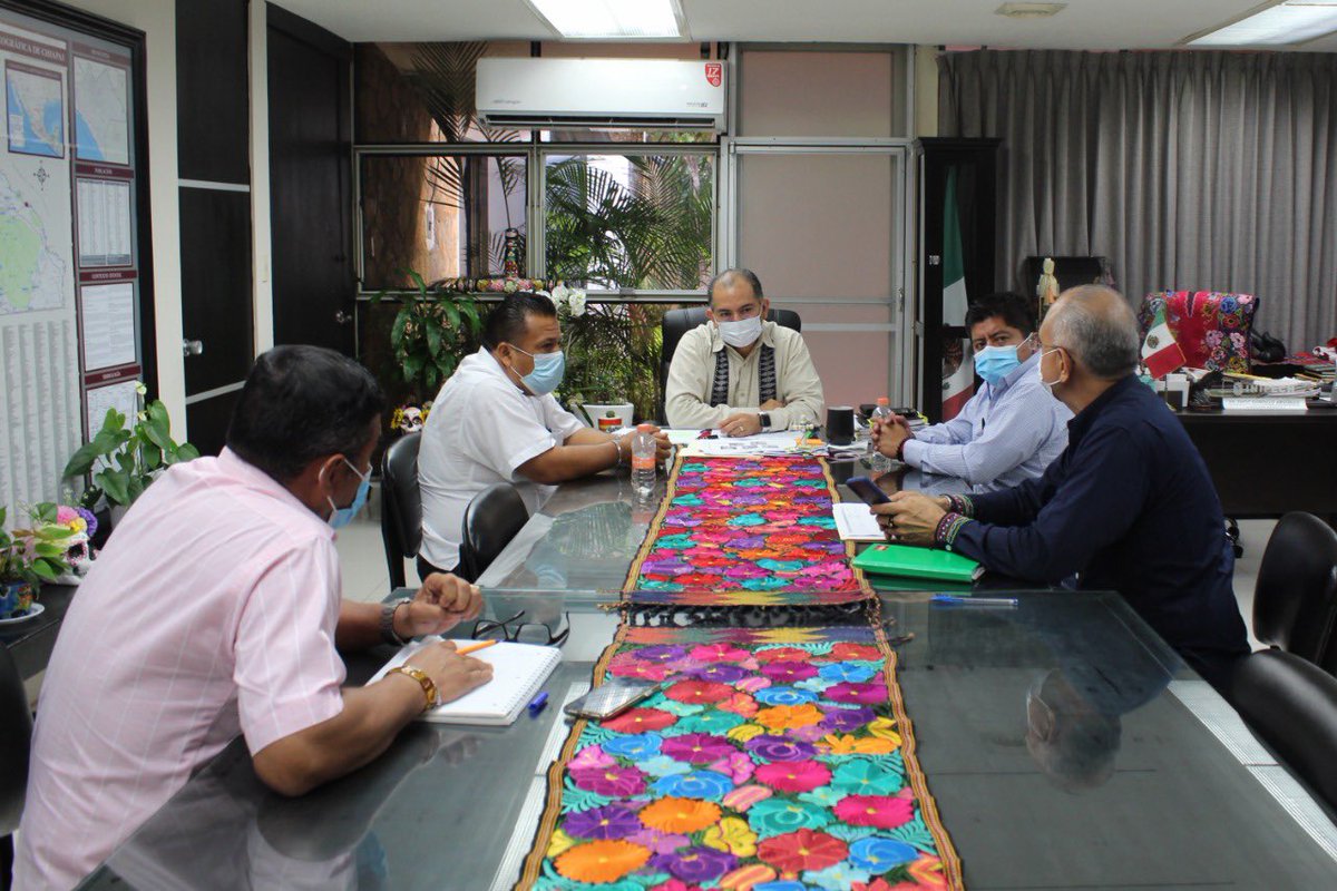 Inifech1's tweet photo. Atendemos las gestiones en materia de infraestructura física que realiza el secretario para el Desarrollo Sustentable de los Pueblos Indígenas, Emilio Ramírez Guzmán, y el presidente constitucional Carlos Montejo Urbina, en beneficio de las niñas, niños y jóvenes de Huitiupán. https://t.co/EgG3QPiY2k