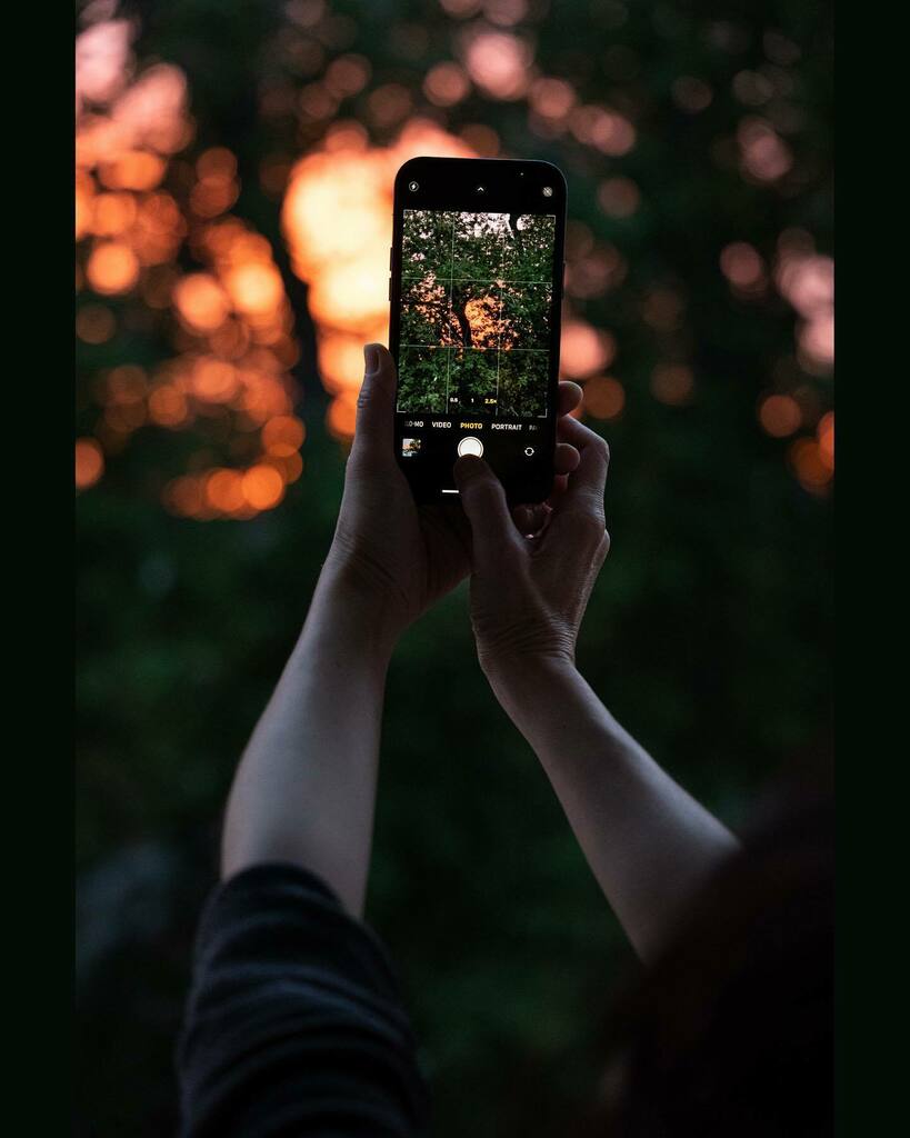 Autumn Sky - Thanksgiving shades. Camera vs. iPhone. 
#bokeh #autumn #leicasls2 #leicasl2470 #sunset #fire instagr.am/p/CU6A2DuobGU/