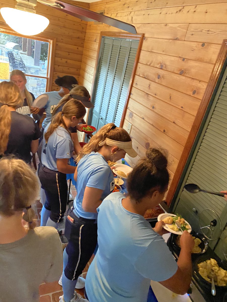 CambridgeLBFP's tweet photo. Great team dinner to prepare us for playoffs tomorrow! These girls are ready to go! Thank you to the Browns for hosting! #OneTeamOneGoal https://t.co/g2uj2FRnNo