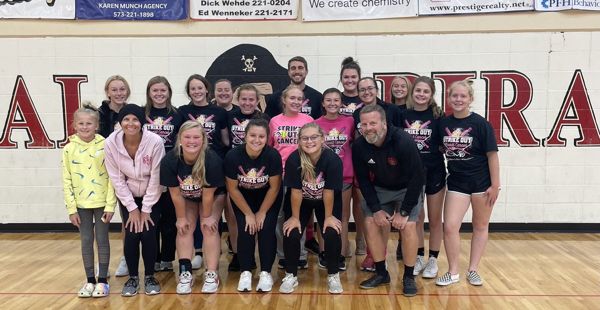 datcoach_ap's tweet photo. Even though there was no game, we were about to help @CoachHill_HAN and his family by raising money to support his wife and family as they battle the impact of breast cancer. #StrikeOutBreastCancer. #OneCommunity #PiratePride https://t.co/3i1xn4jPLI