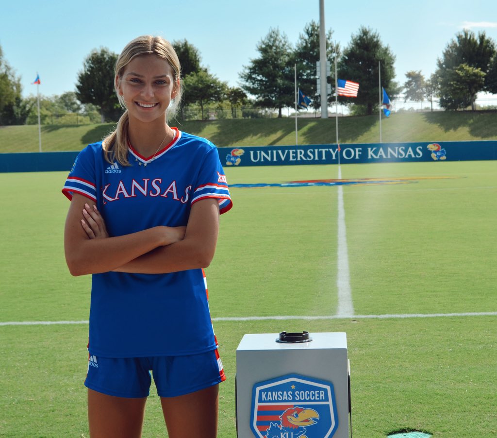 caroline castans tweet media