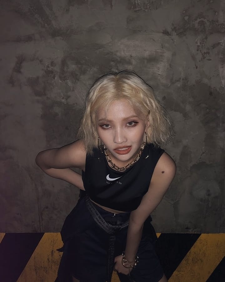urgidletw's tweet photo. ⠀⠀⠀ꕤ.⠀⠀⠀›⠀⠀⠀𝗡ᥱw.⠀⠀⠀,,⠀⠀updɑtᥱ⠀ ]      #𝐒AM𝐃EBUT + #𝐒ELFISHw𝐒AM

Nagito ruda llegó al debut de esta tiny chica, le dijimos que se comportara y por eso le manda besos desde el público. https://t.co/troVe1FyTW