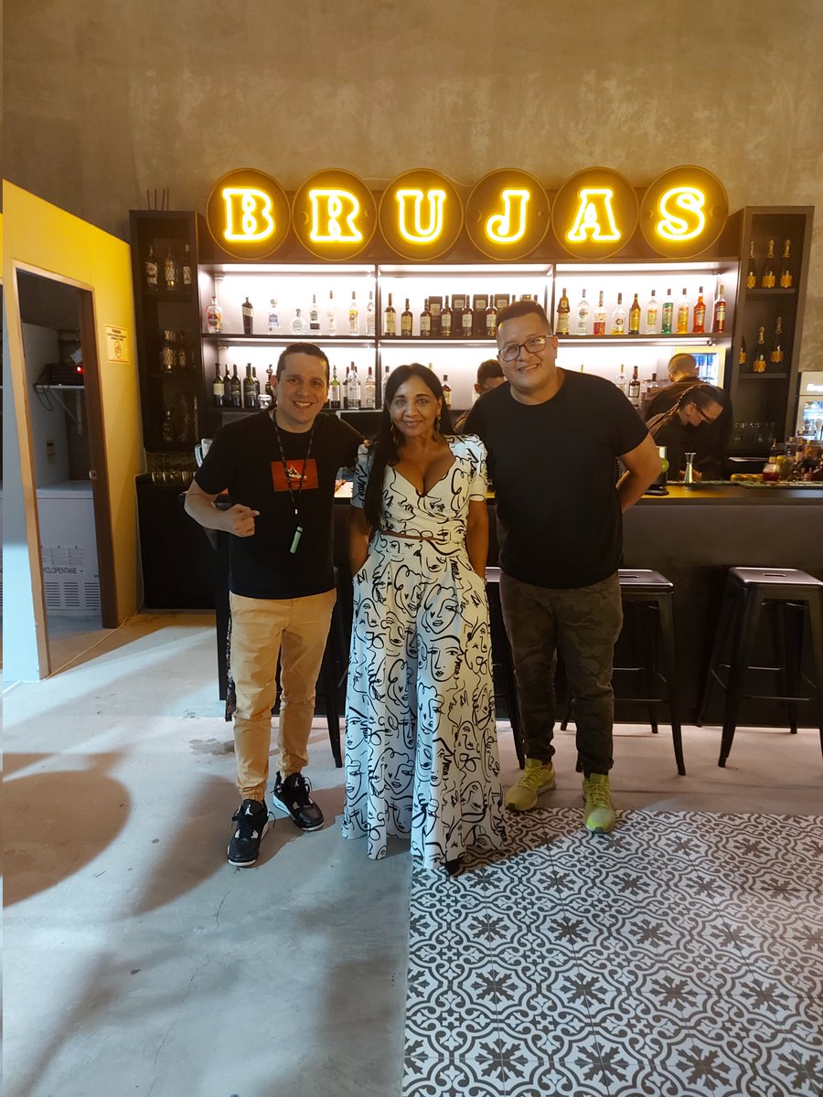 Buena cena en @brujasteakhouse