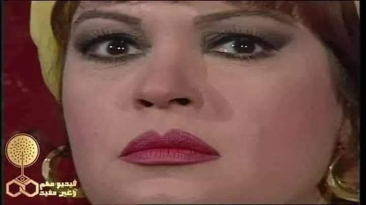 قومى يا بت اطلبيلك دليڤرى هتحوشي الفلوس تعملى بيها اي مفيش احلى من اللقمه الحلوة قومى عيشي حياتك