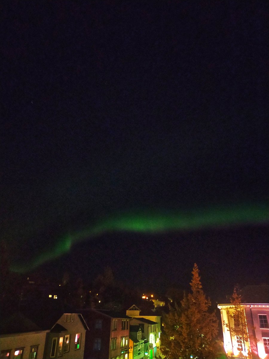 alinegarmune's tweet photo. La primera noche de Aurora desde el balcón de casa https://t.co/5qq1aITnfu