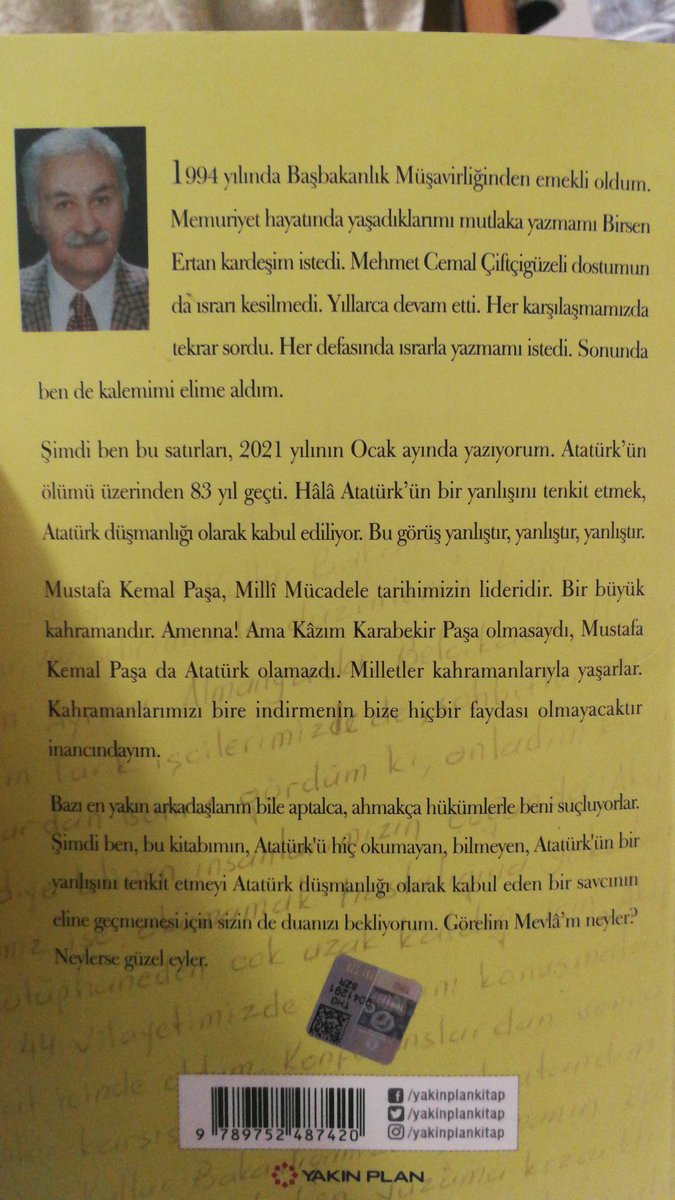 UcanlarinOzguru's tweet photo. Bugün şu kitabı bitirdim=) @ilyaskose doğum günüm için her türlü hatıratı sevdiğim ve memuriyet de olduğundan gariptir Amazon UK'de olan bu kitabı göndermişti=) Yavuz Bey'e siyasi olarak katılmasam ve anılar yanlı da olsa adamda hala Atatürk yüzünden başıma iş gelir korkusu var=) https://t.co/u8pbYilohN
