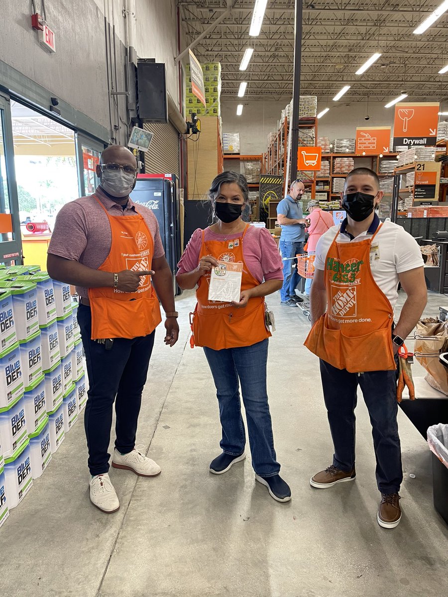 JeanBernard_HD's tweet photo. There are few things I find more fulfilling than recognizing people for their successes, their efforts, and their enthusiasm!! A big Thank you to the front end team!! @Chris_Fraga_HD @FreddieMiramar @josegut63436424 https://t.co/cxefmYAUbC