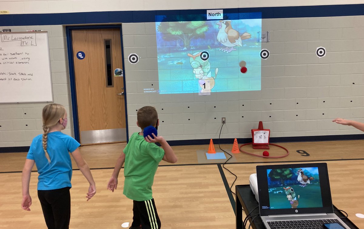 DrewBordner's tweet photo. Overhand throwing with interactive targets during Physical Education at #GLCSrichland #TtoTarget #GoGullLake https://t.co/TfSdf7TVYy