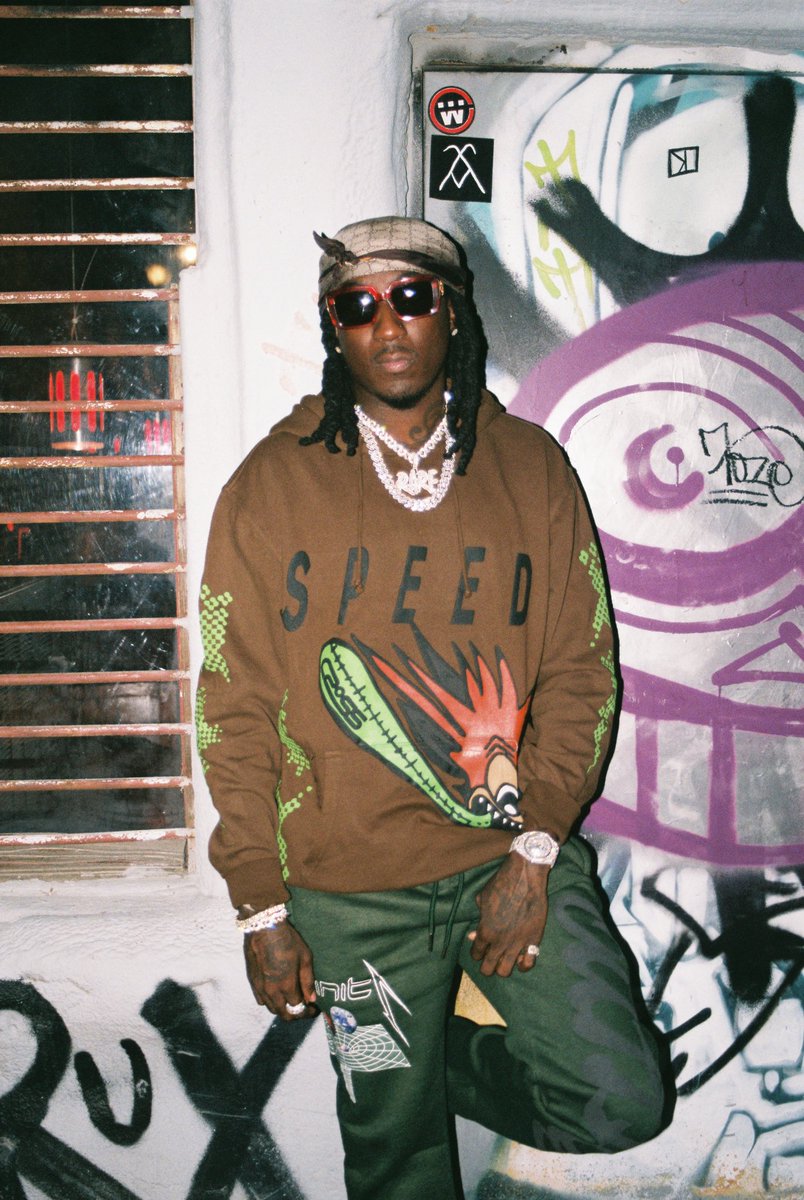 kcamp's tweet photo. What’s ya favorite tour look so far? 

#FloatTour https://t.co/tP8gKTvK6Q
