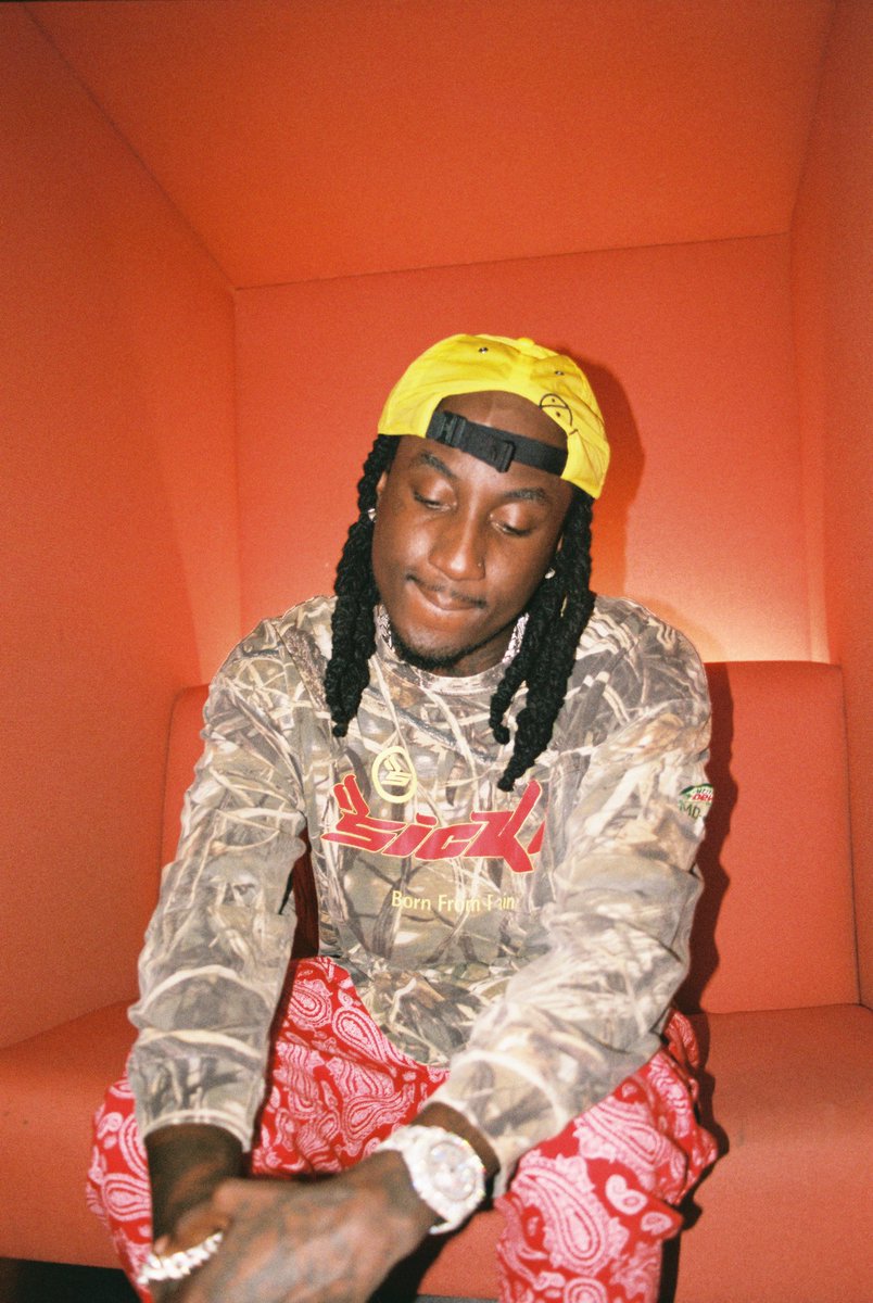 kcamp's tweet photo. What’s ya favorite tour look so far? 

#FloatTour https://t.co/tP8gKTvK6Q