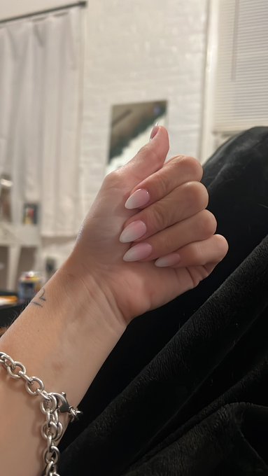 Watch Miranda's leaked NSFW photo on TwXstars