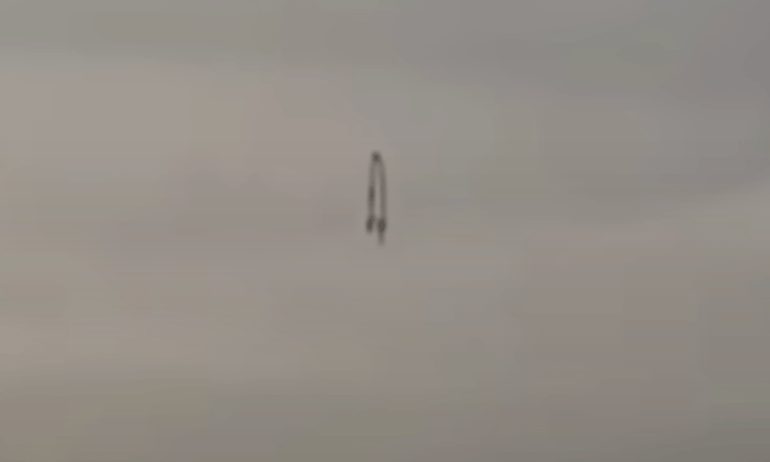 WonkyTimes's tweet photo. Strange Object Hovers Above The City Of Chicago 👽 
READ ARTICLE: https://t.co/fkW8btNaSz
#ufo #uap #ufoinchicago https://t.co/ZxMOM0ZhoO