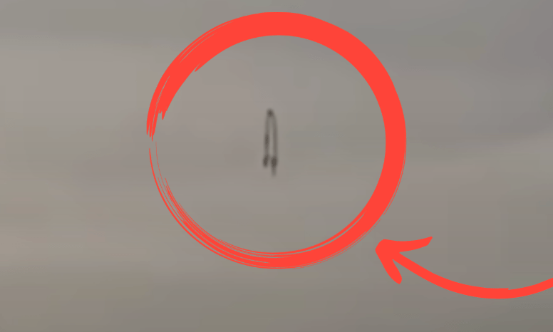 WonkyTimes's tweet photo. Strange Object Hovers Above The City Of Chicago 👽 
READ ARTICLE: https://t.co/fkW8btNaSz
#ufo #uap #ufoinchicago https://t.co/ZxMOM0ZhoO