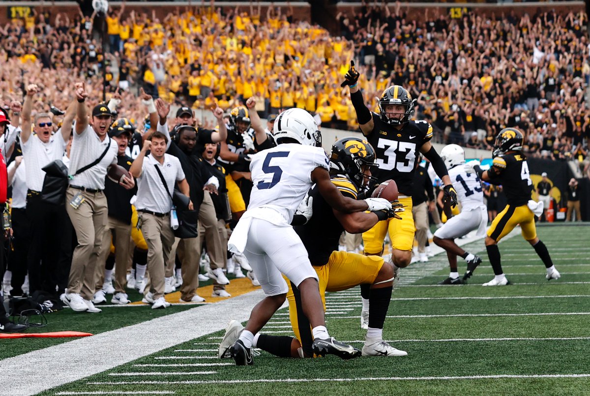 HawkeyeBRay's tweet photo. A lot of hard work by a lot of very talented people went into making our biggest @HawkeyeFootball photo story scroll ever. Thanks to the team from @uiowa for the assist. Stay till the end I promise you wont be disappointed. #hawkeyes 

https://t.co/rwXvIzeVLx https://t.co/NKh38NbuOT