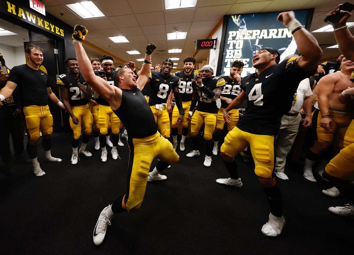 HawkeyeBRay's tweet photo. A lot of hard work by a lot of very talented people went into making our biggest @HawkeyeFootball photo story scroll ever. Thanks to the team from @uiowa for the assist. Stay till the end I promise you wont be disappointed. #hawkeyes 

https://t.co/rwXvIzeVLx https://t.co/NKh38NbuOT