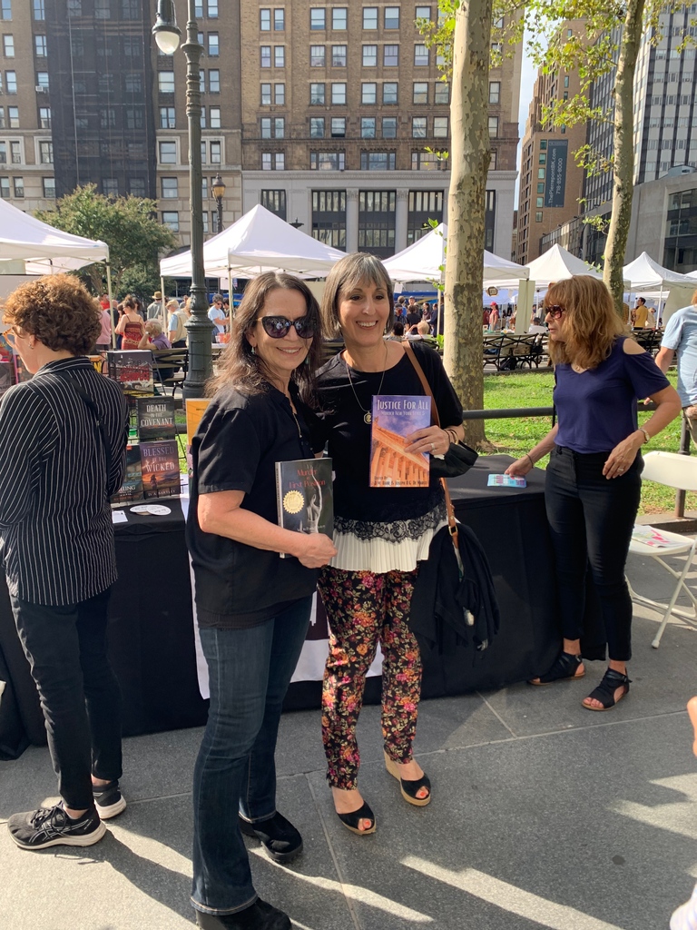 lorirobbins99's tweet photo. Take me back... #BrooklynBookFestival โจ
โข
#cozymystery #cozymysteries #cozymysteryseries #cozymysterylover #cozymysterybookclub #instagrambookclub #womenauthors #levelbestbooks #murderinfirstposition #murderinsecondposition https://t.co/25TxUrObLT