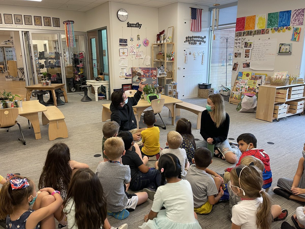 DNTatLRE's tweet photo. My favorite group of students came to visit today! @catshse We kicked off our service learning for the year and I can’t wait for our next visit! @SoutheasternEl1  #worldchangersinthemaking 💙🌎 https://t.co/WX2wm3udUi