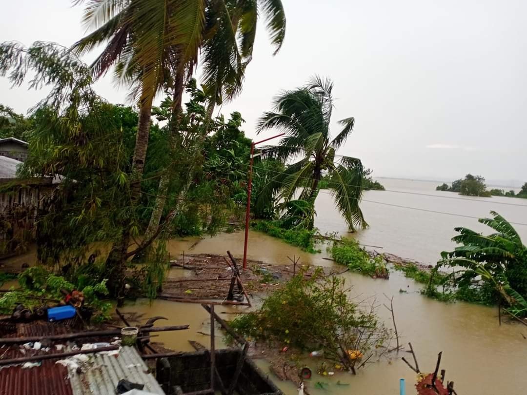 ratedkcmb's tweet image. Mataas parin po ang tubig baha sa ilang parte ng Takiki, Gattaran, Cagayan.  (Photo courtesy of Howard Liggayu)

#NorthernLuzonNeedsHelp
#CagayanNeedsHelp
#RescuePH
#MaringPH